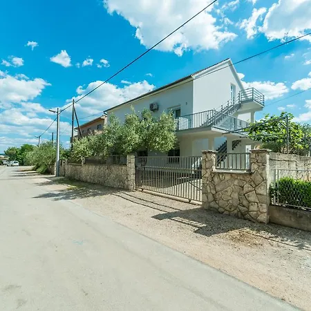 Apartament Brekalo *